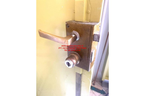 serrure muel verticale à fouillot